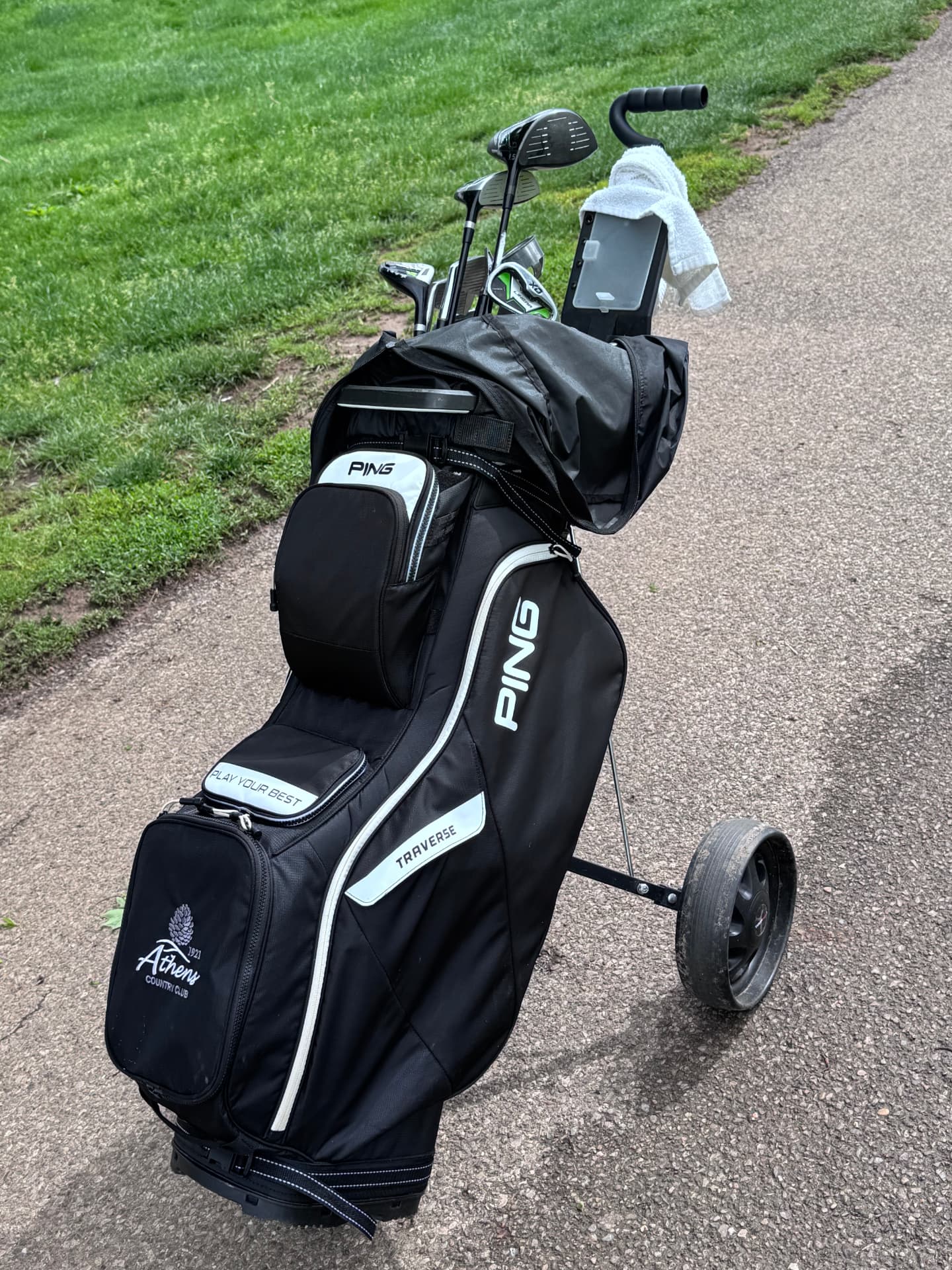 Patrick Mose's golf bag and push cart on the course